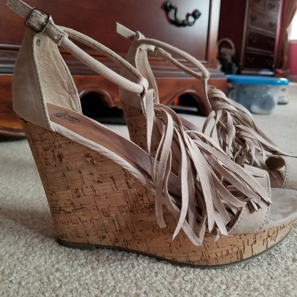 Heels - Picture 2 of 3